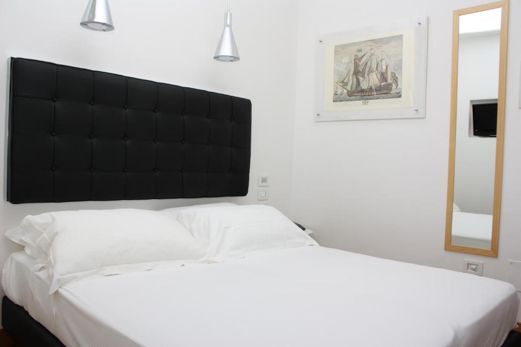 Hotel Del Conte Фонди Стая снимка