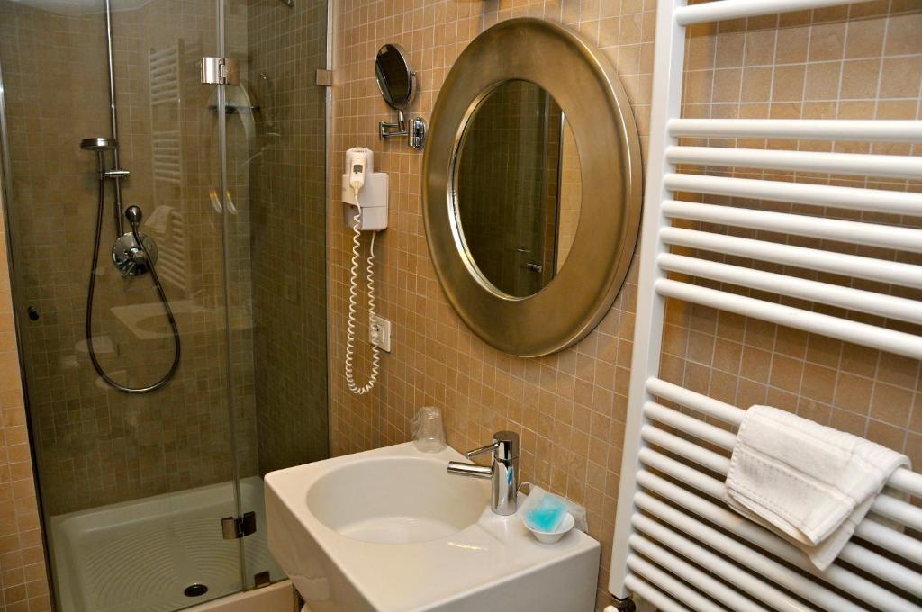 Hotel Del Conte Фонди Стая снимка