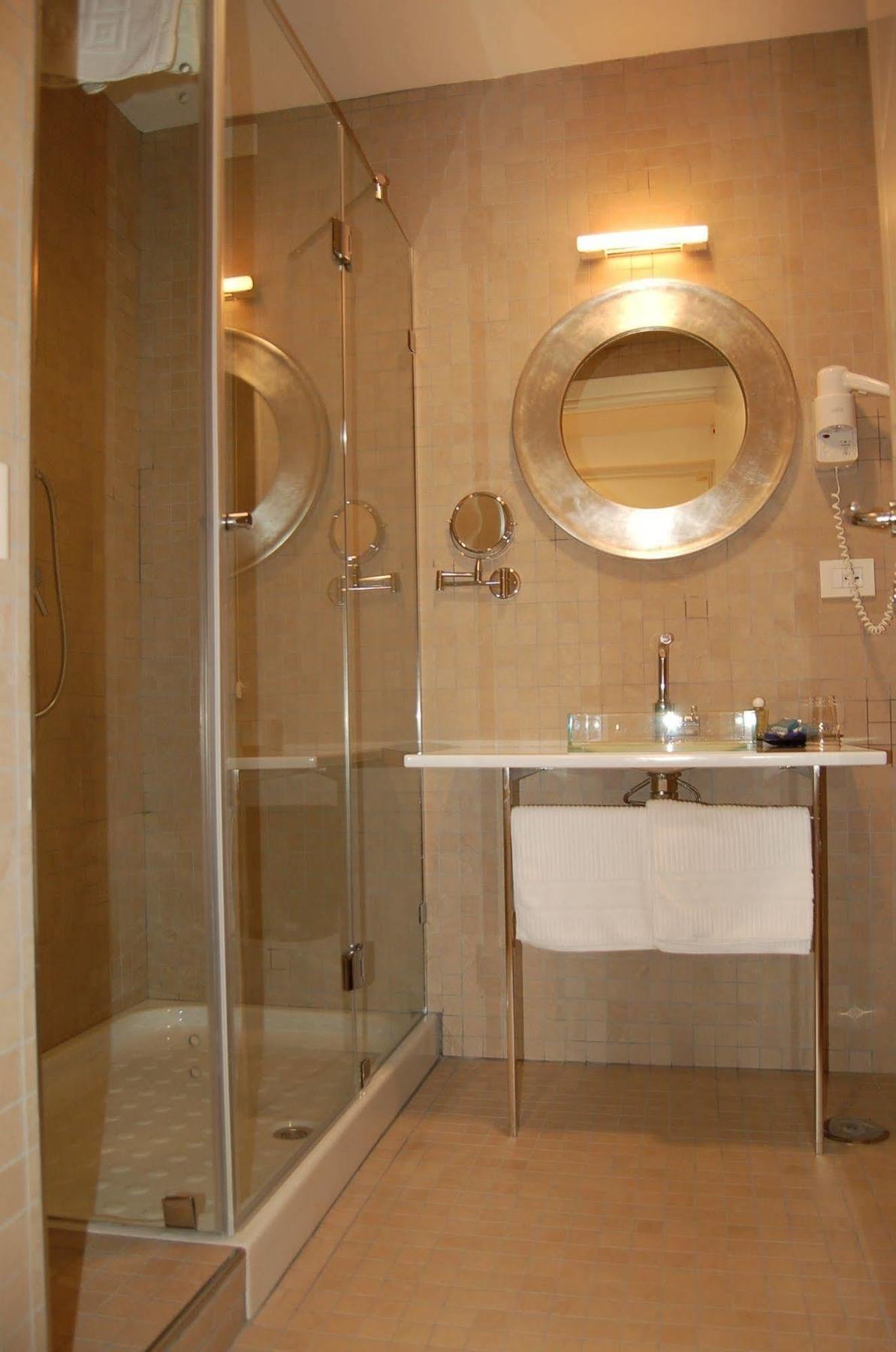 Hotel Del Conte Фонди Екстериор снимка
