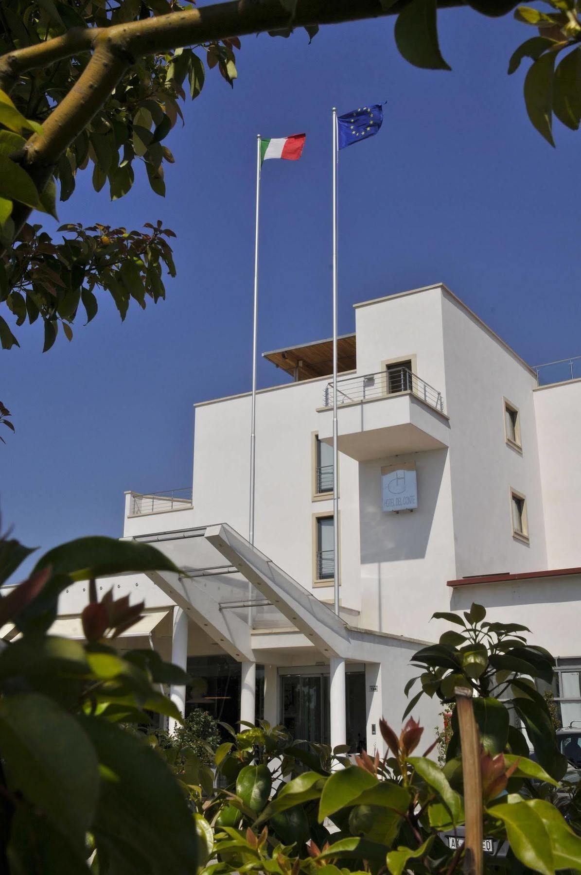 Hotel Del Conte Фонди Екстериор снимка