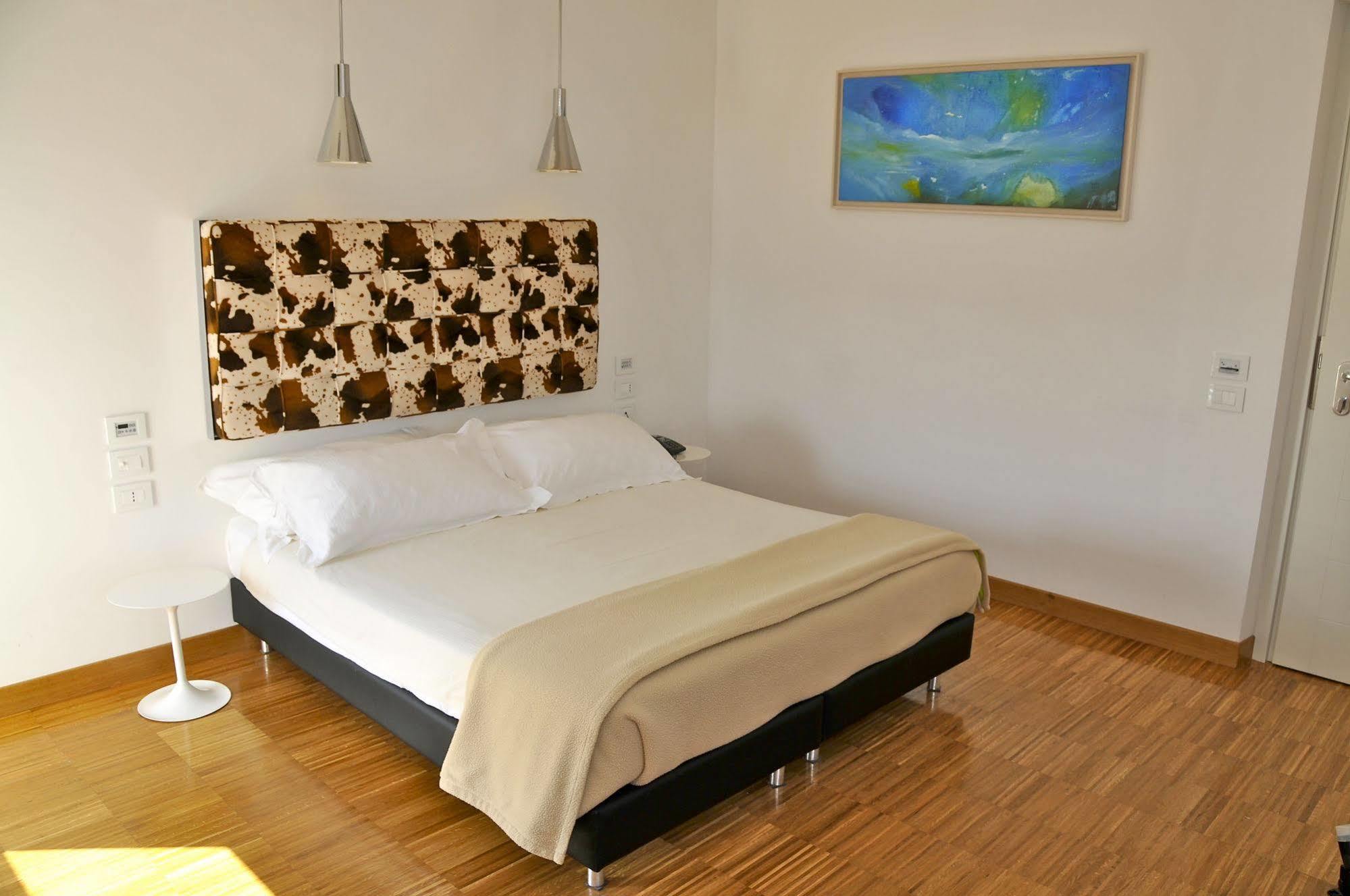 Hotel Del Conte Фонди Екстериор снимка