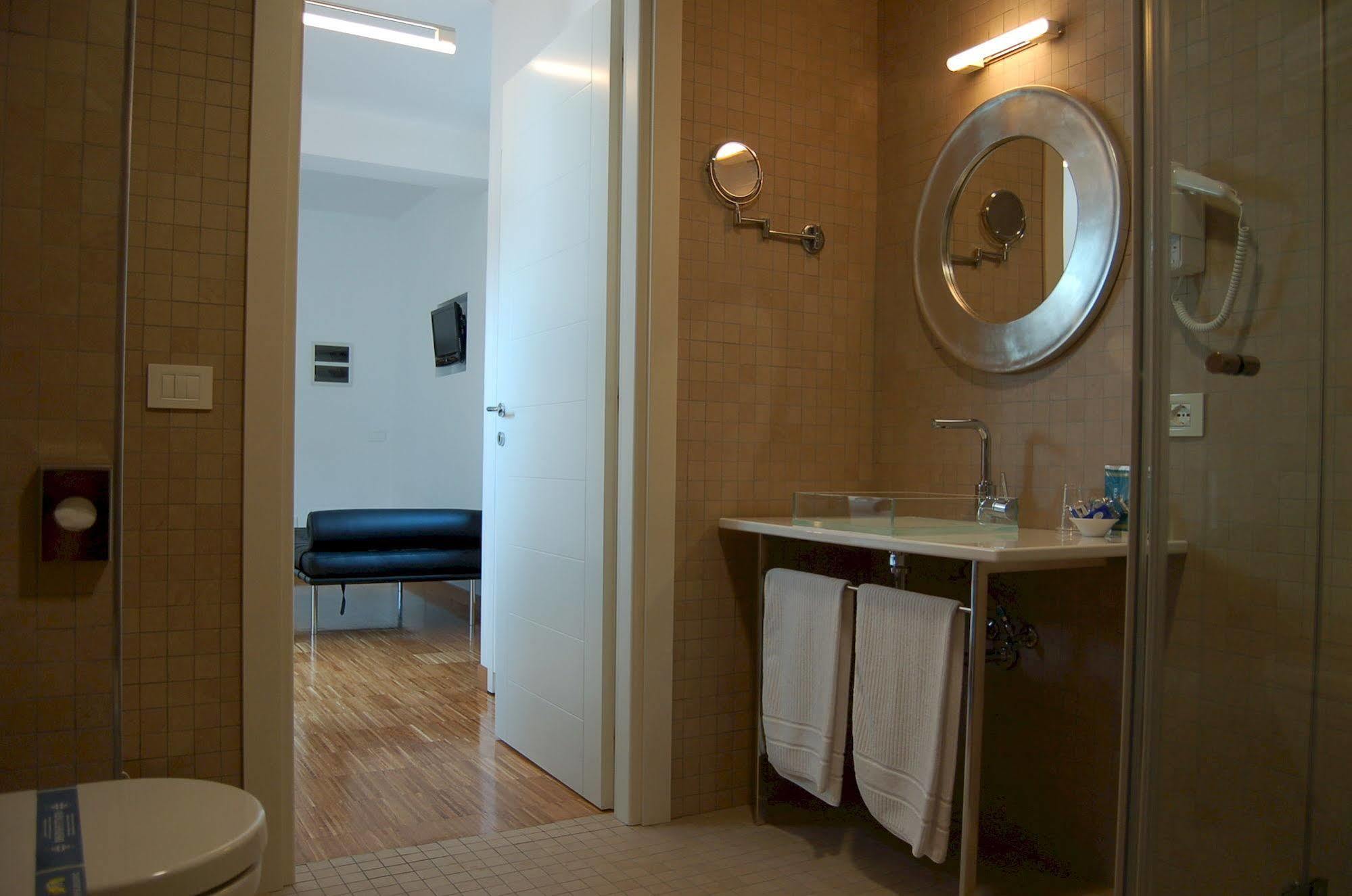 Hotel Del Conte Фонди Екстериор снимка