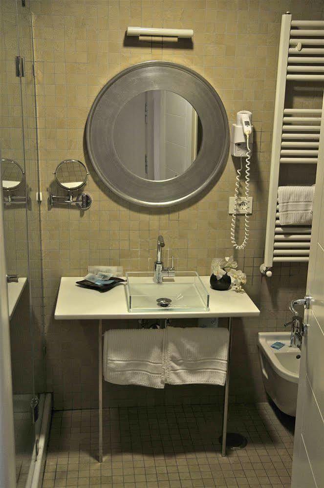 Hotel Del Conte Фонди Екстериор снимка