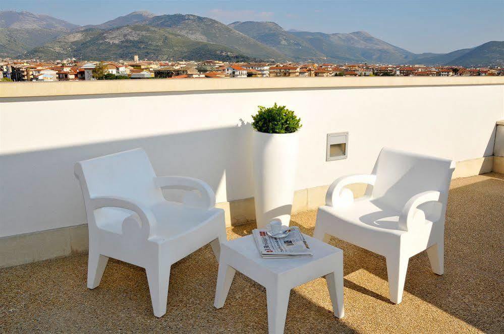 Hotel Del Conte Фонди Екстериор снимка