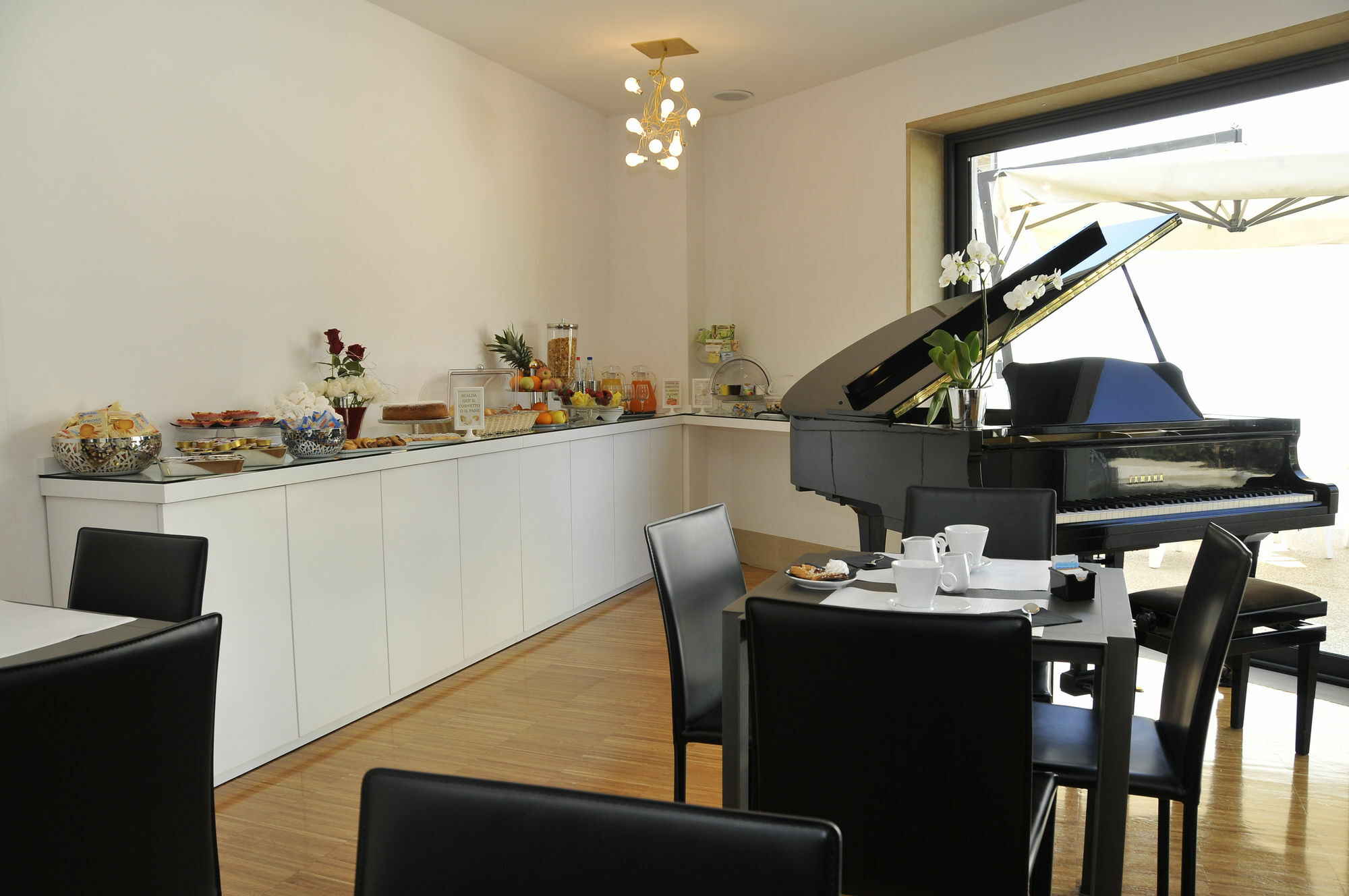 Hotel Del Conte Фонди Екстериор снимка