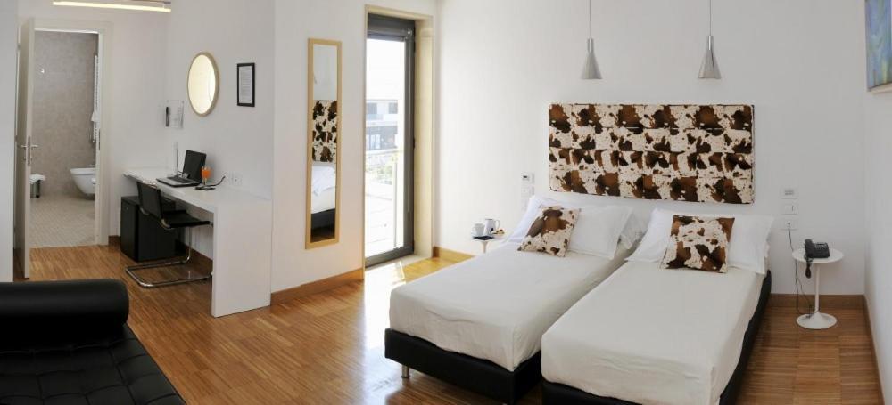 Hotel Del Conte Фонди Екстериор снимка